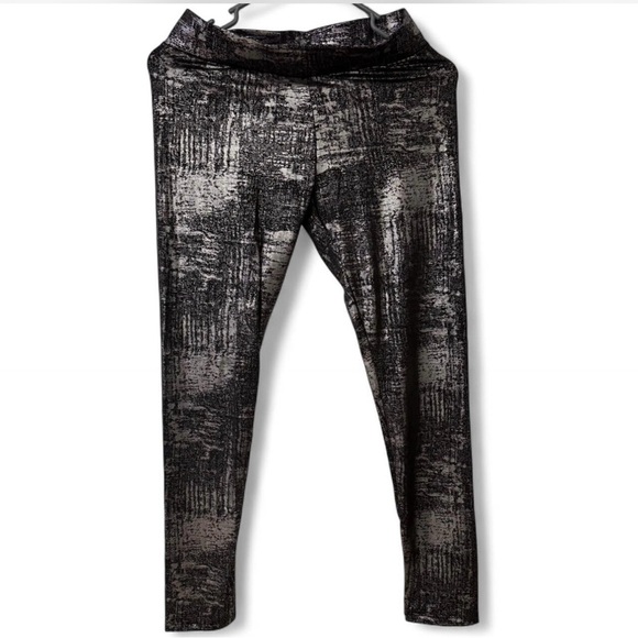 🖤 GUESS Metallic Abstract Leggings – Sleek & Chic - Picture 2 of 3